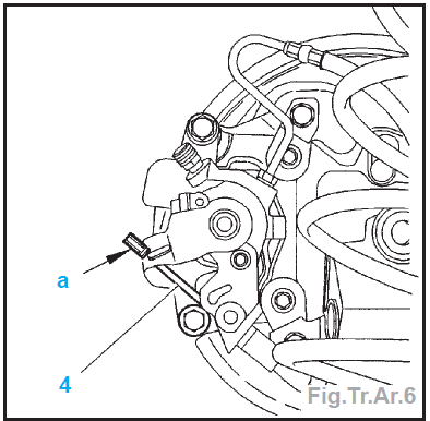 Vehicule avec disques de frein arriere